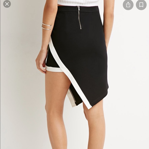 Asymmetrical skirt NWT 🔥 - Picture 3 of 8
